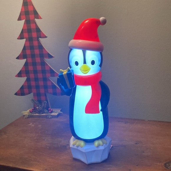 NWT- 14β LED Light Up Adorable Penguin Decoration π Operated - Picture 15 of 17